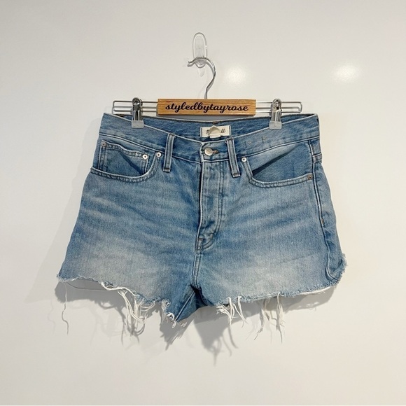 Madewell Relaxed Denim Shorts in Rosemount Wash: Destroyed Hem Edition - Picture 4 of 10